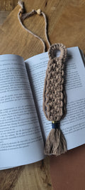 Marque-page artisanal en macramé