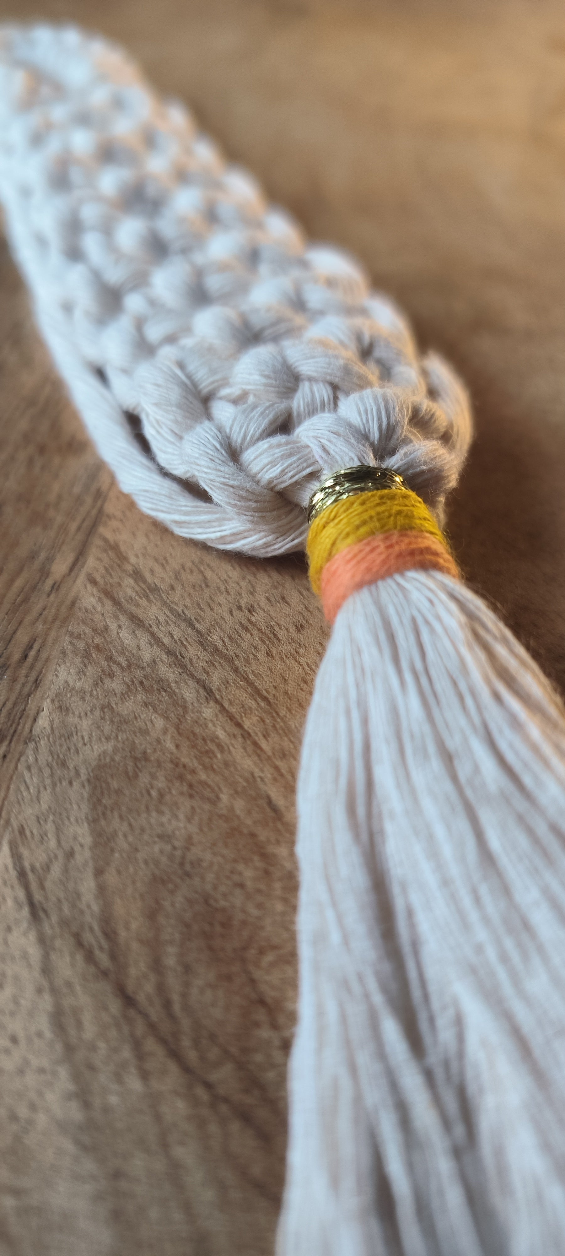 Marque-page artisanal en macramé