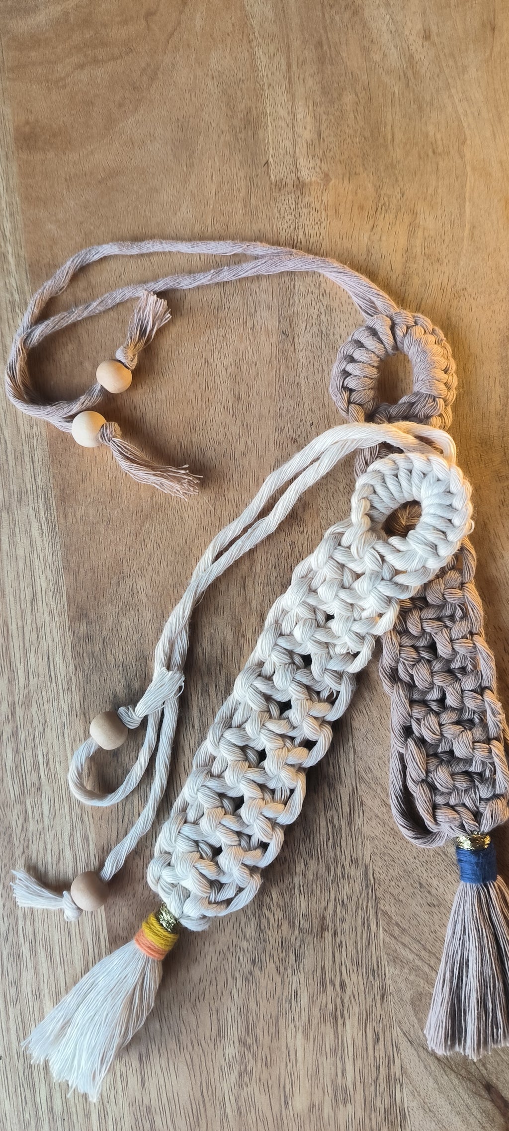 Marque-page artisanal en macramé